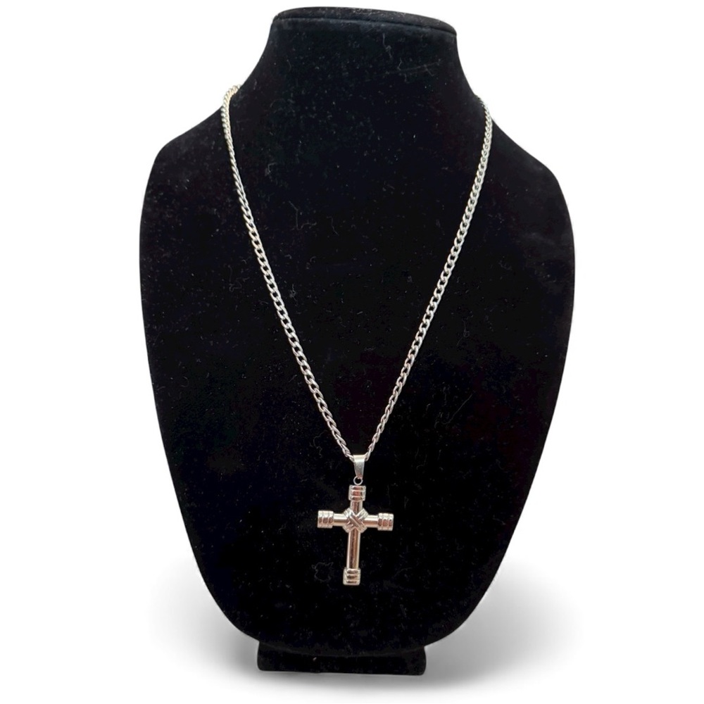 Stylish Silver Cross Pendant Necklace NWOT